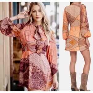 NWT Divine Heritage Paisley Tie Neck Dress in Orchid